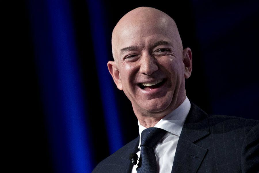 Jeff Bezos suma récord de US$ 13.000 millones en un solo día a su ...