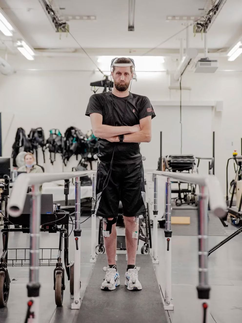 Un hombre tetrapléjico vuelve a caminar gracias a la Inteligencia Artificial