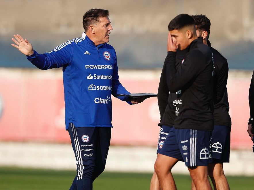 Eduardo Berizzo, en un entrenamiento de la Selección.