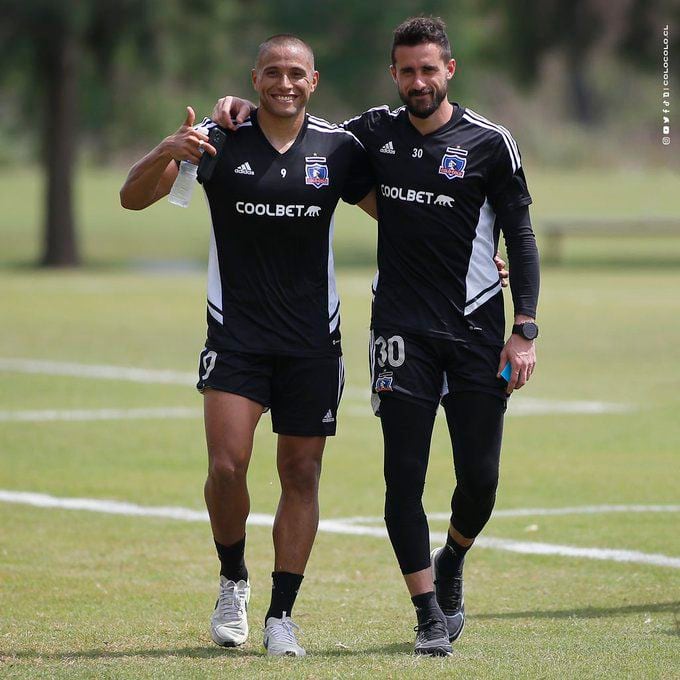 Esta es la foto de Leandro Benegas y Fernando de Paul que subió Colo Colo a sus redes sociales.