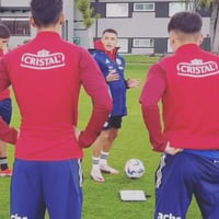 “Un toque, eso”: Alexis Sánchez sorprende y con pito en mano se luce como entrenador en Juan Pinto Durán