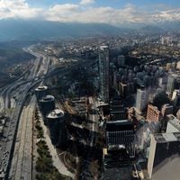 Banco Mundial sube proyección de crecimiento para Chile, pero la recorta para América Latina