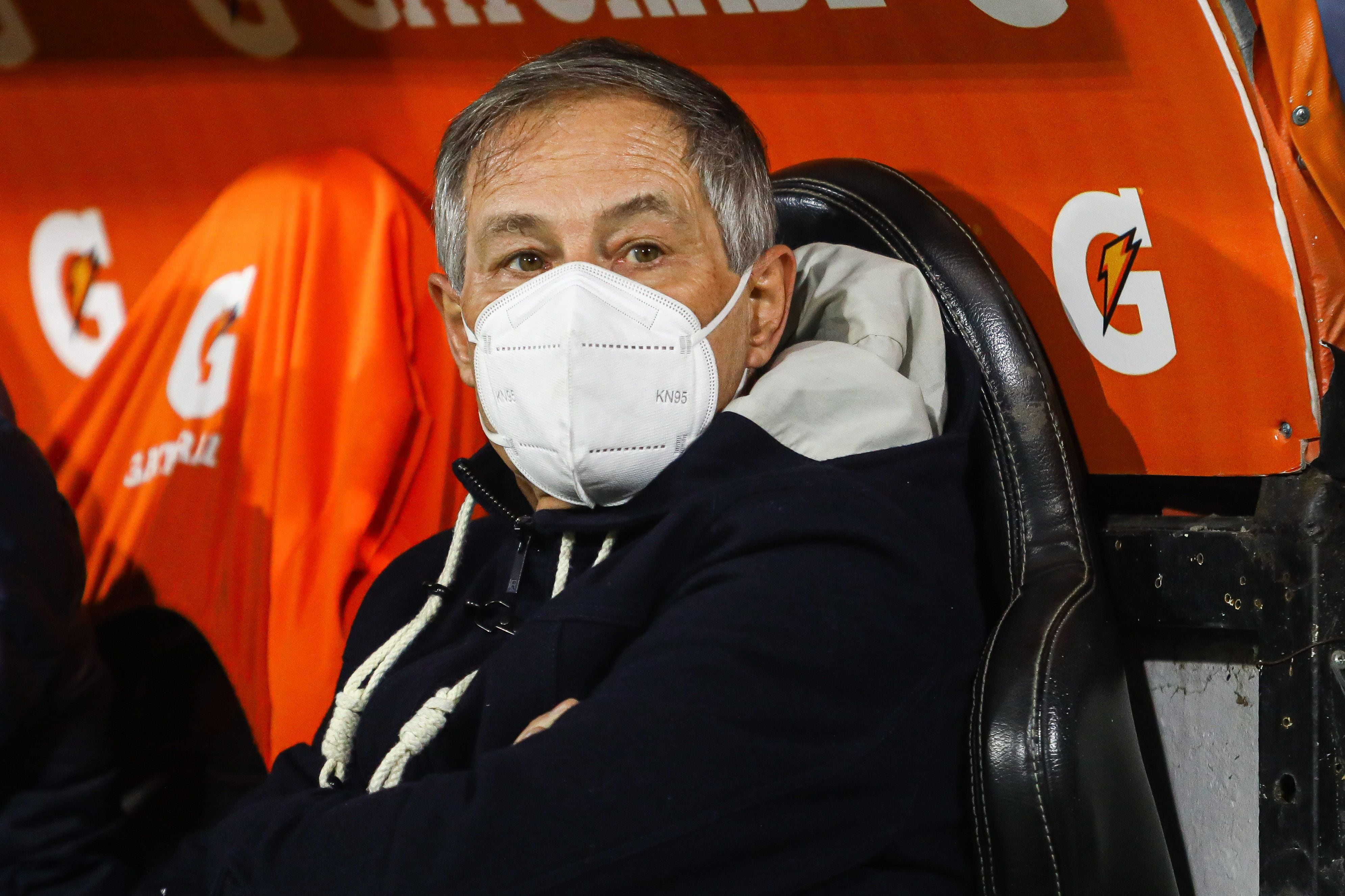 El Director Tecnico de Universidad Catolica, Ariel Holan, durante el partido vlido por la sexta fecha del Grupo H de la Copa Conmebol Libertadores 2022, entre Universidad Catolica y C.A. Talleres, disputado en el Estadio San Carlos de Apoquindo.