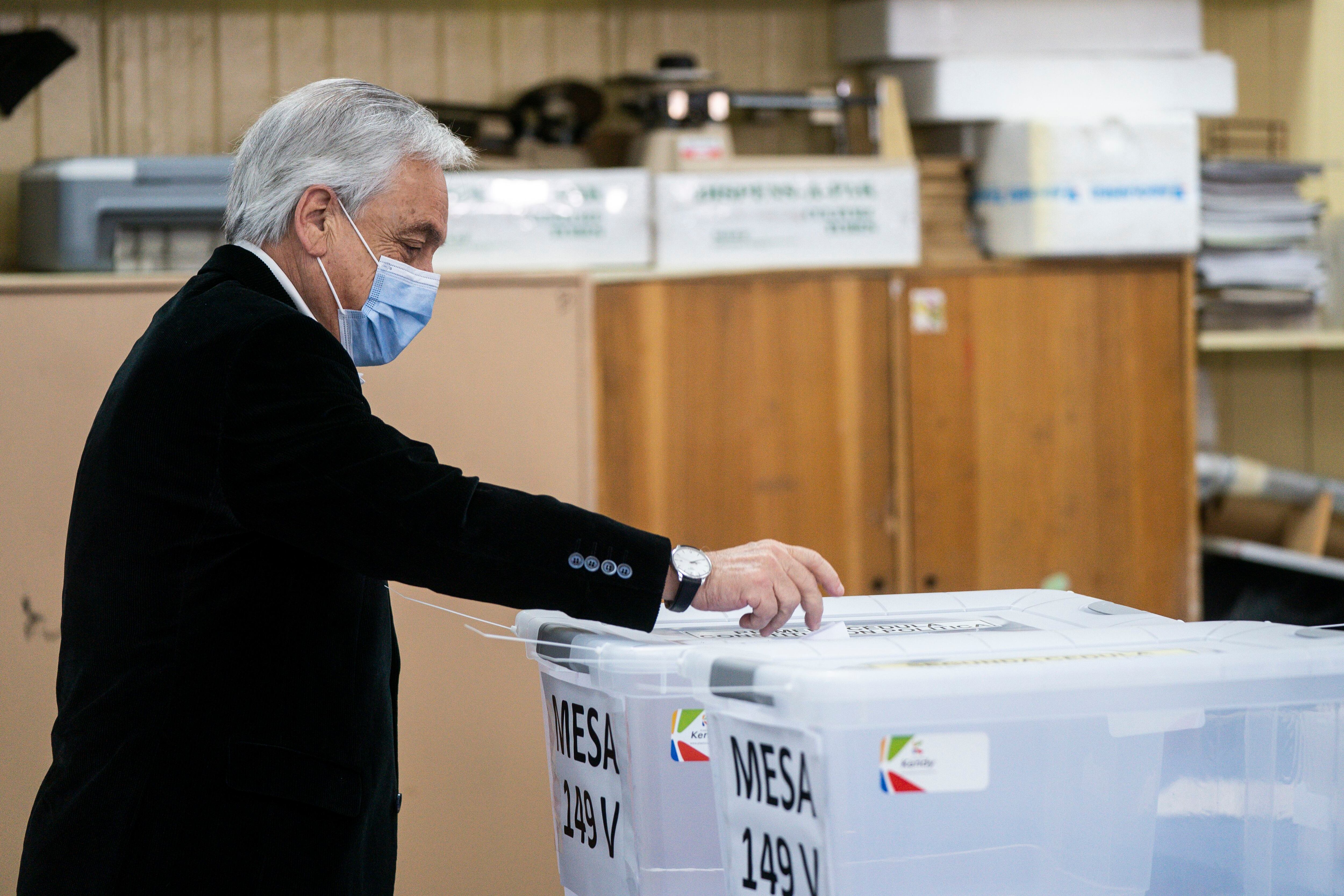 piñera votando