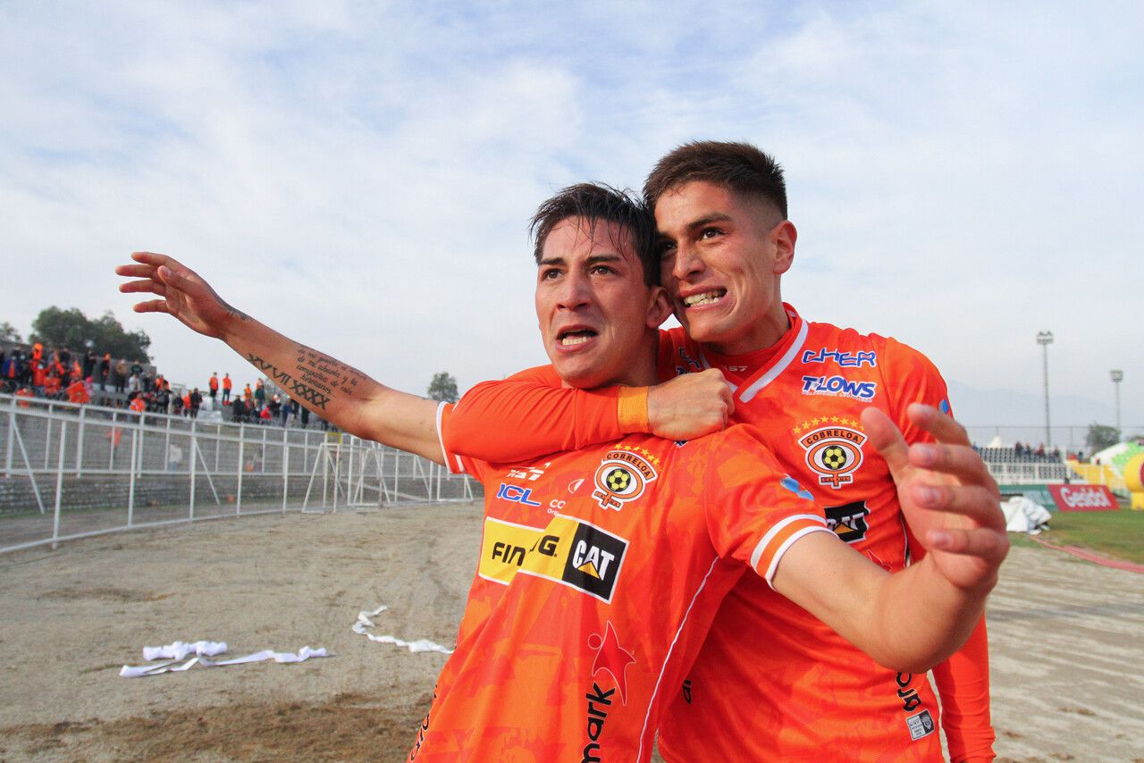 Brandon Cáceres celebra el 1 a 0 de Cobreloa.