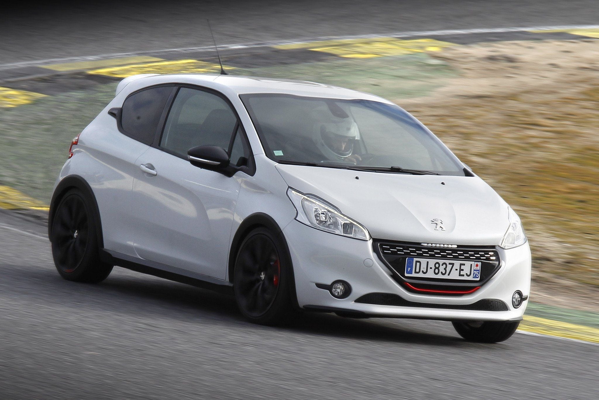 peugeot-208-gti-30th_hd_53815