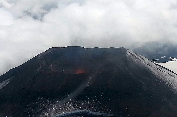 SE DECRETA ALERTA NARANJA POR VOLCÁN VILLARRICA EN CHILE