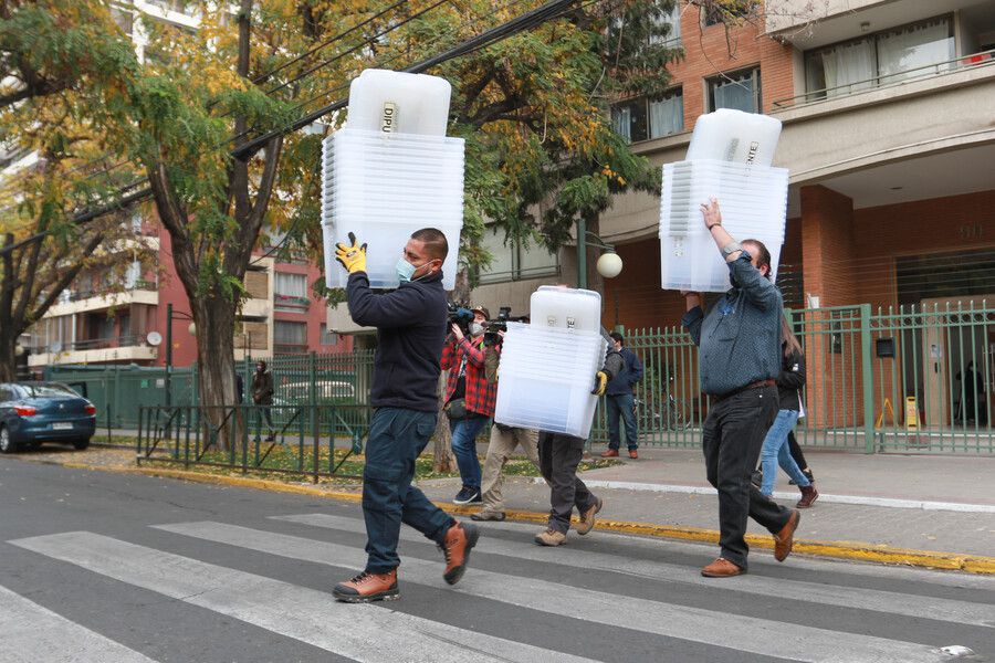 Nuevas urnas al Liceo Manuel de Salas