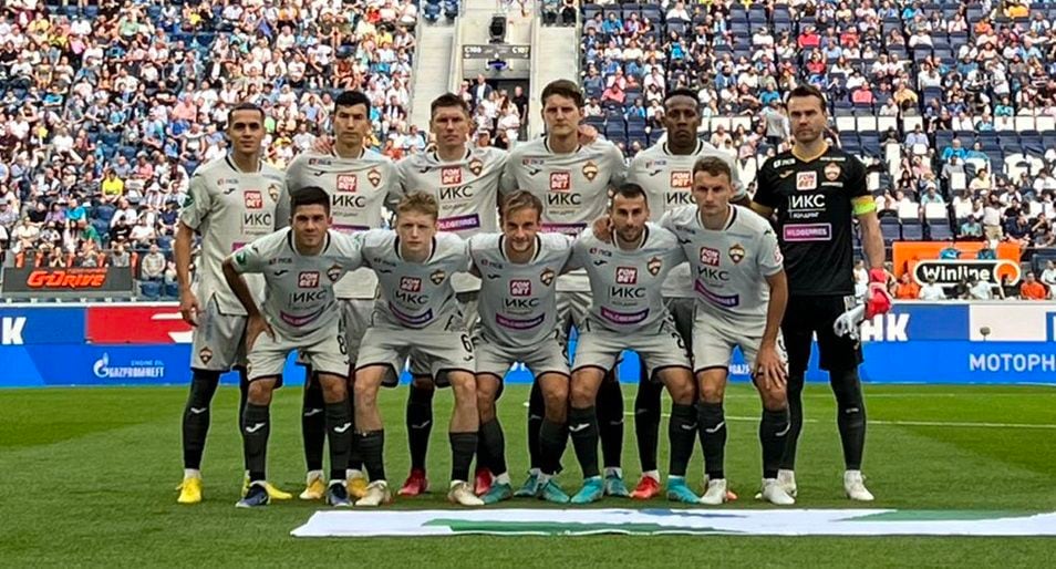 Víctor Méndez en la formación inicial del CSKA de Moscú frente al Zenit.