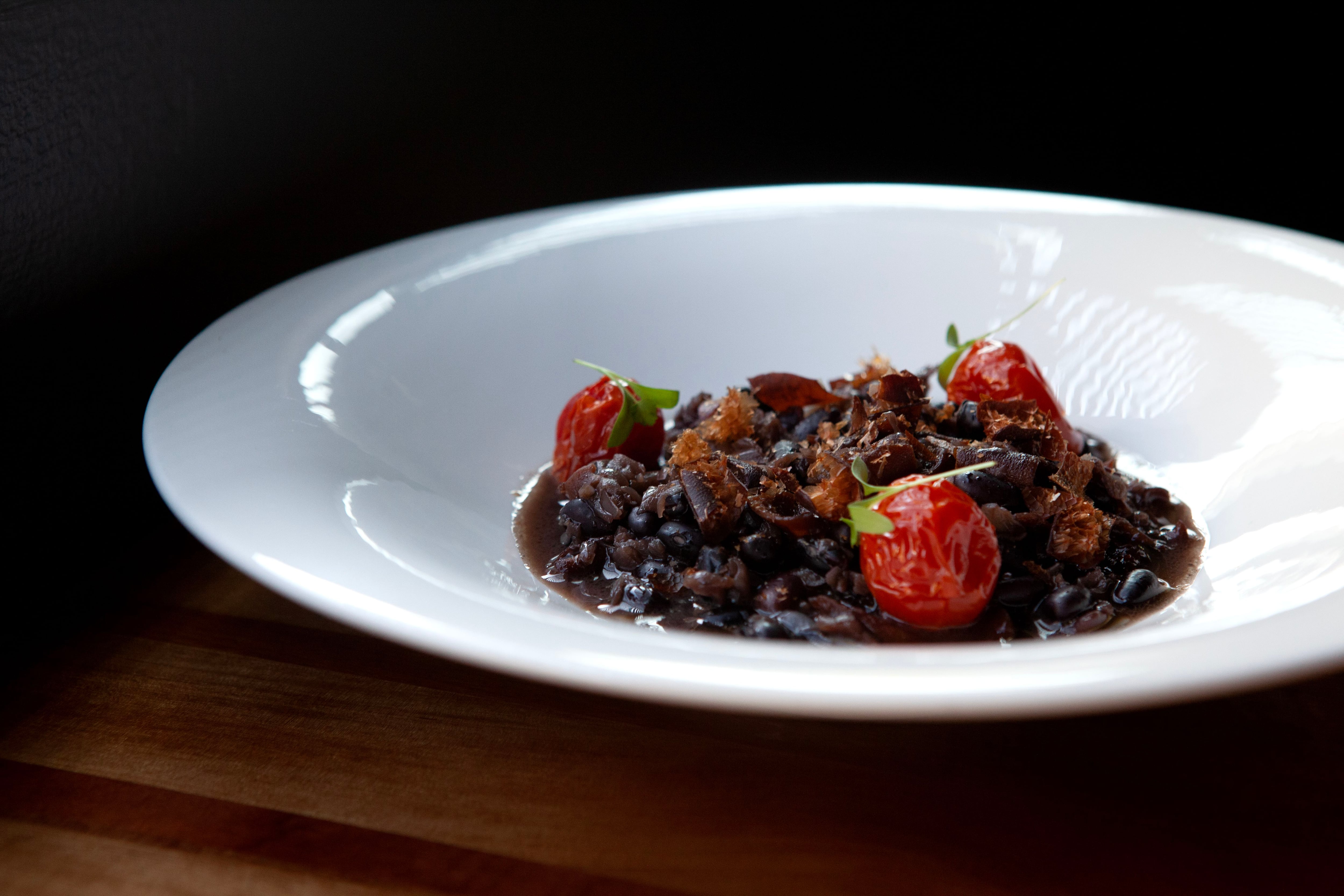 Porotos negros con cochayuyos