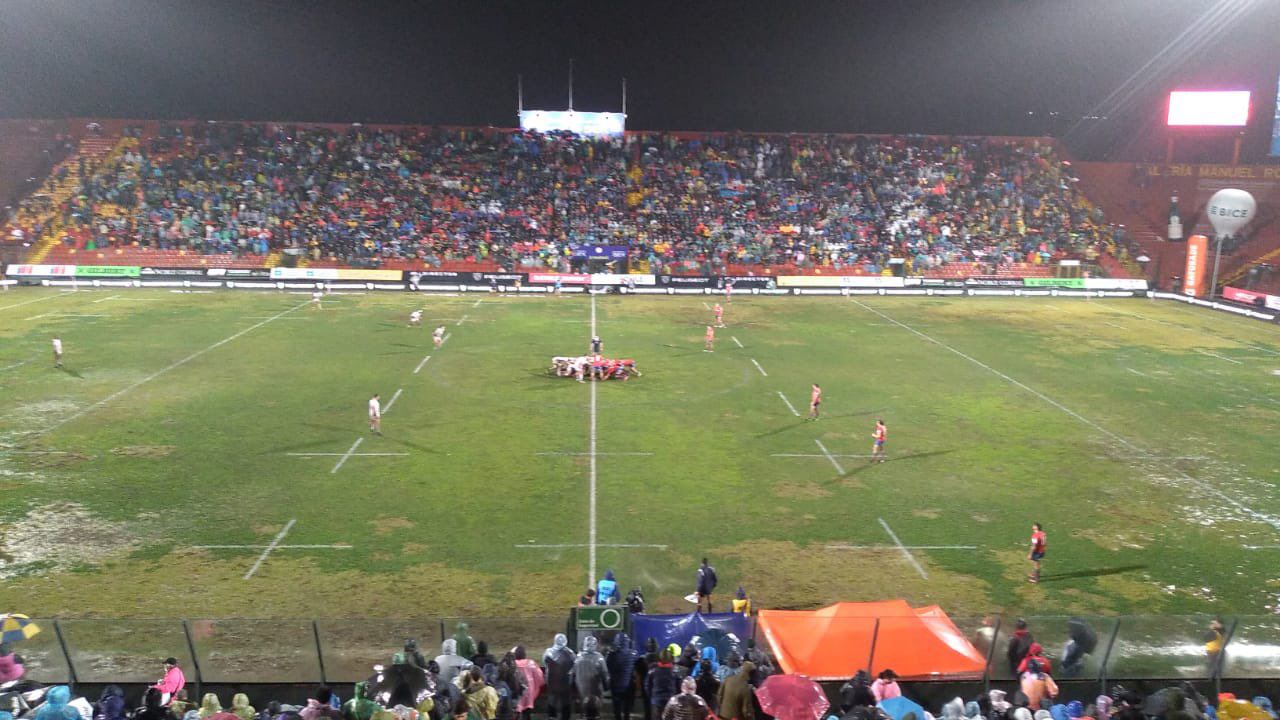 Este fue el ambiente del partido de ida en Santa Laura. Foto: @JuanCaMunozA.