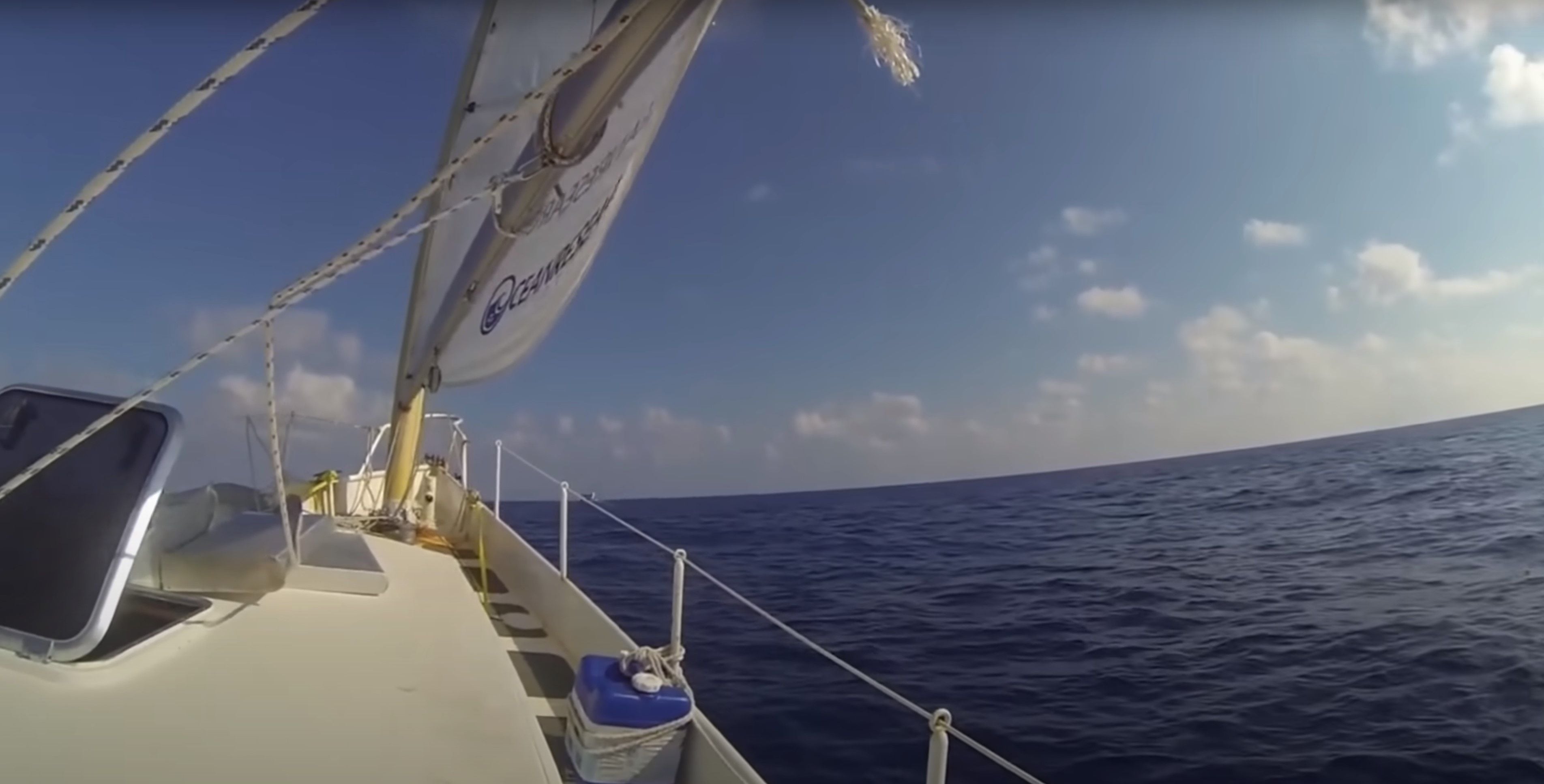 El espeluznante momento en que un grupo de exploradores encuentra y recorre un “barco fantasma” en altamar