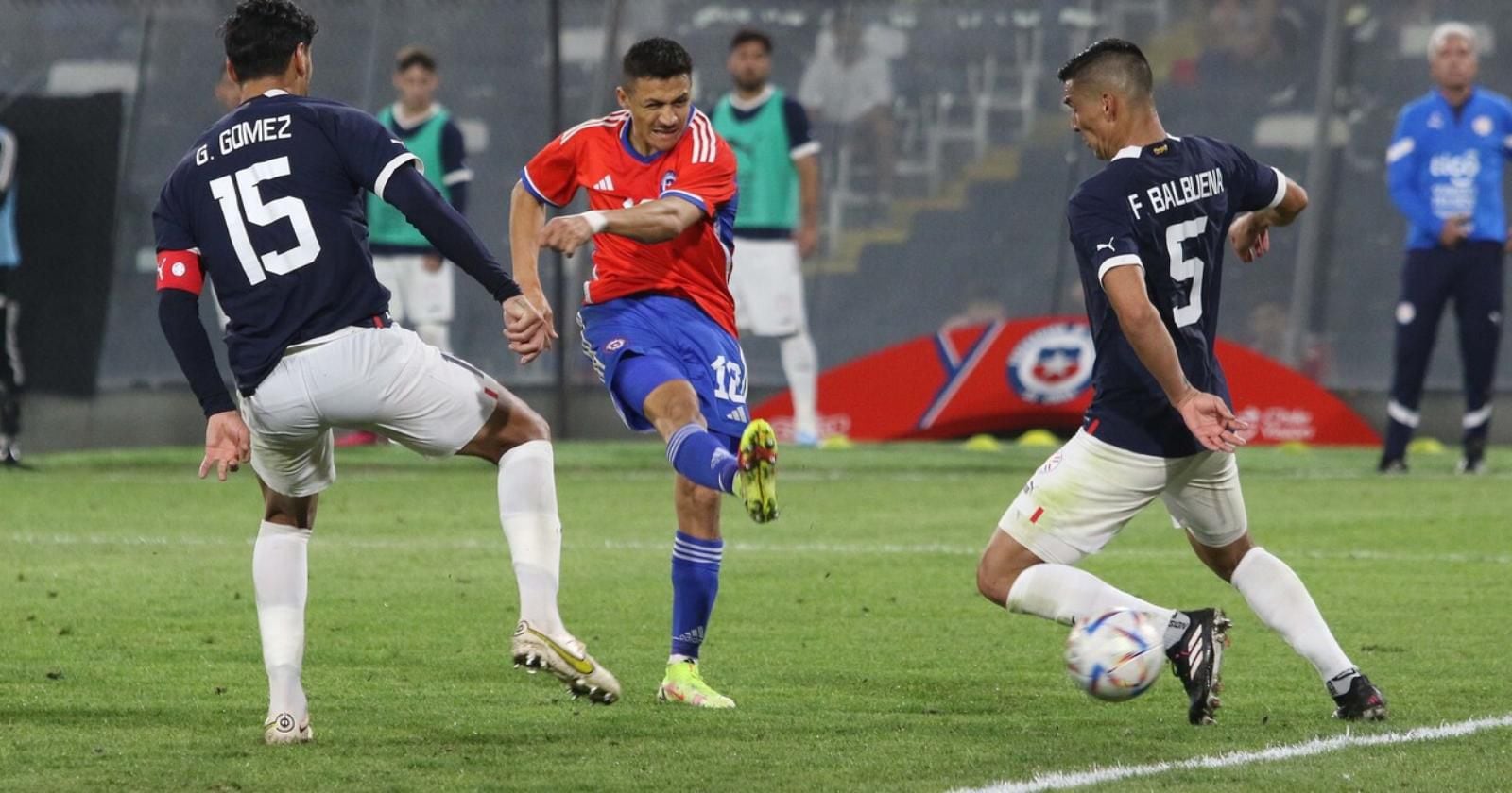 “Todo se derrumbó en el segundo tiempo”: la prensa paraguaya se rinde ante la exhibición de Alexis Sánchez por la Roja