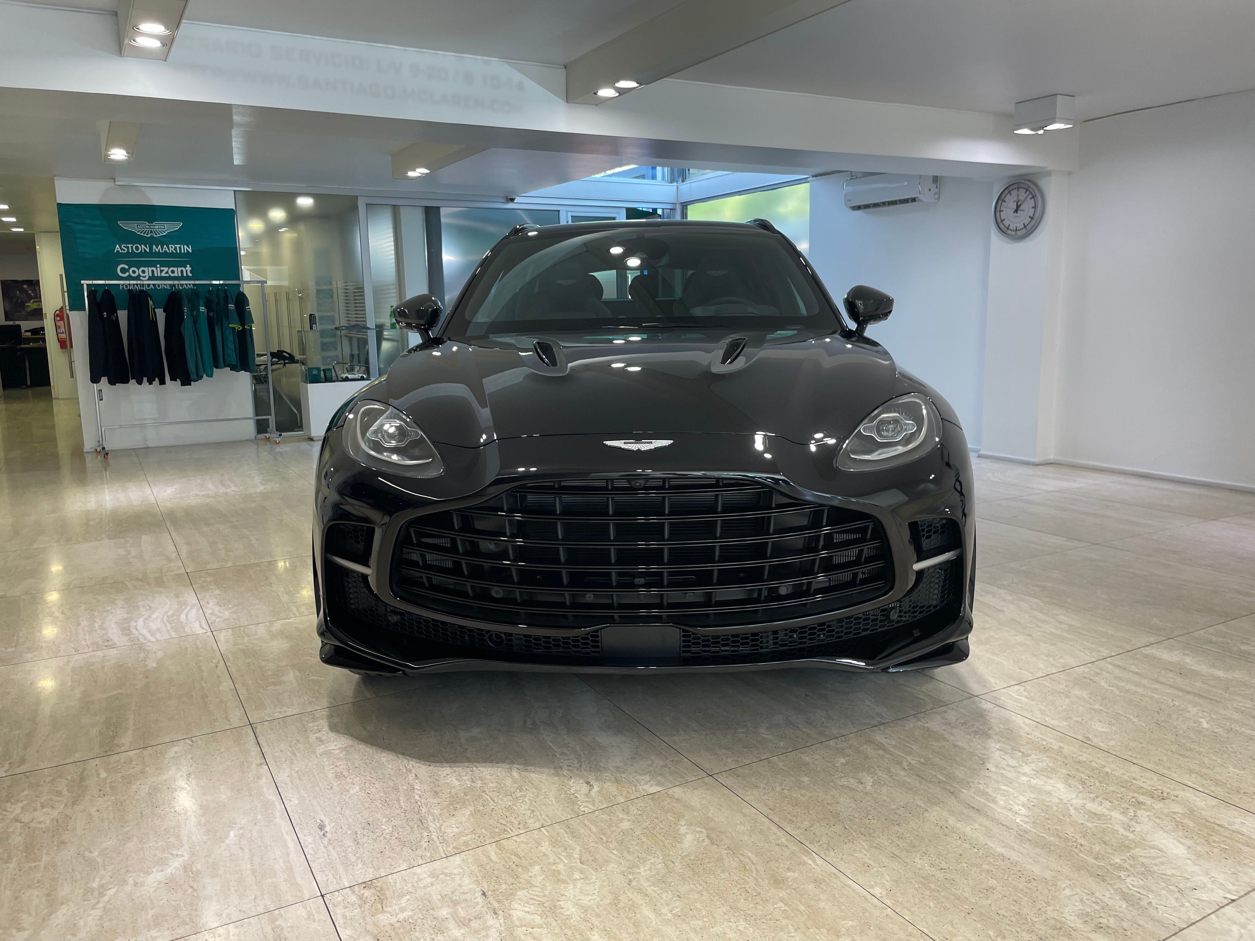 Aston Martin DBX 707