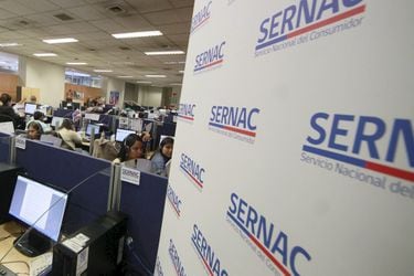 Sernac presentó nuevo número telefónico para hacer consultas y reclamos