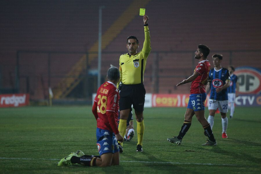 Francisco Gilabert, dirigiendo en el Campeonato Nacional