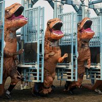 “Por una cabeza”: fotos de la alocada carrera de T-Rex en Washington