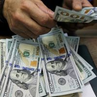 El dólar retoma las ganancias y busca consolidarse sobre los $950