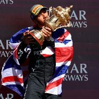 Vuelve al triunfo tras dos años y medio: Hamilton se impone en el GP de Gran Bretaña y rompe un nuevo récord en la F1