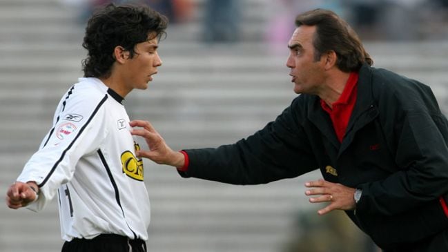 Ricardo Dabrowski junto a Matías Fernández, ya como técnico de Colo Colo.