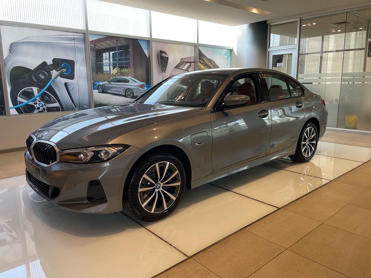 BMW Serie 3 LCI se actualiza con elegancia y tecnología a tope