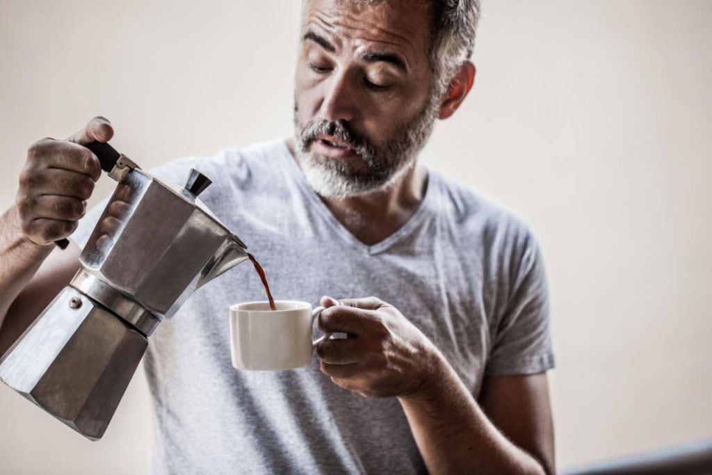 ¿Tomar café en ayuno afecta a tu salud? Esto dicen los expertos