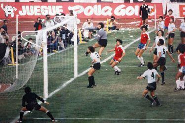 Aravena, gol 'imposible' ante Uruguay | 1985