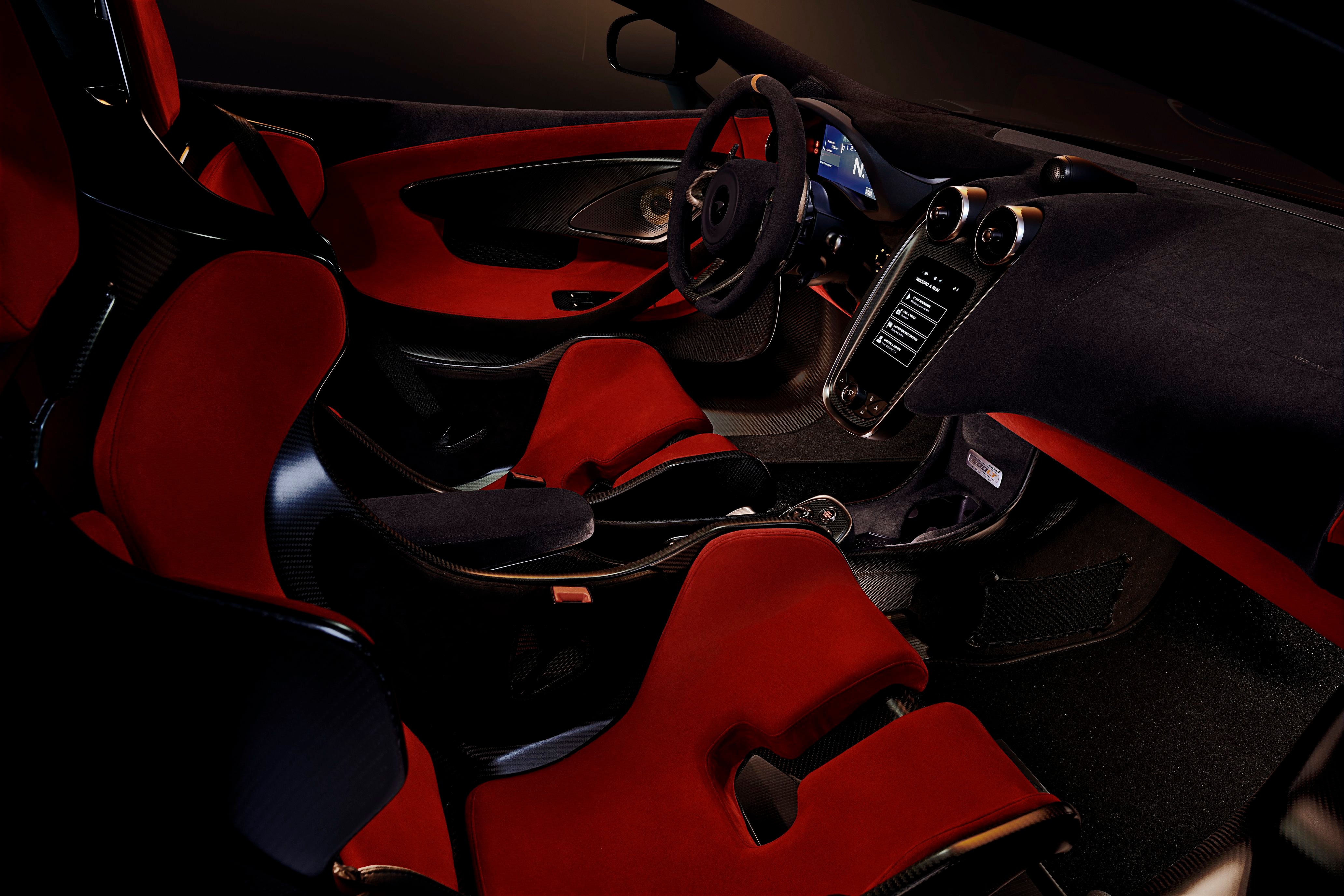 Interior_-_600LT.jpg