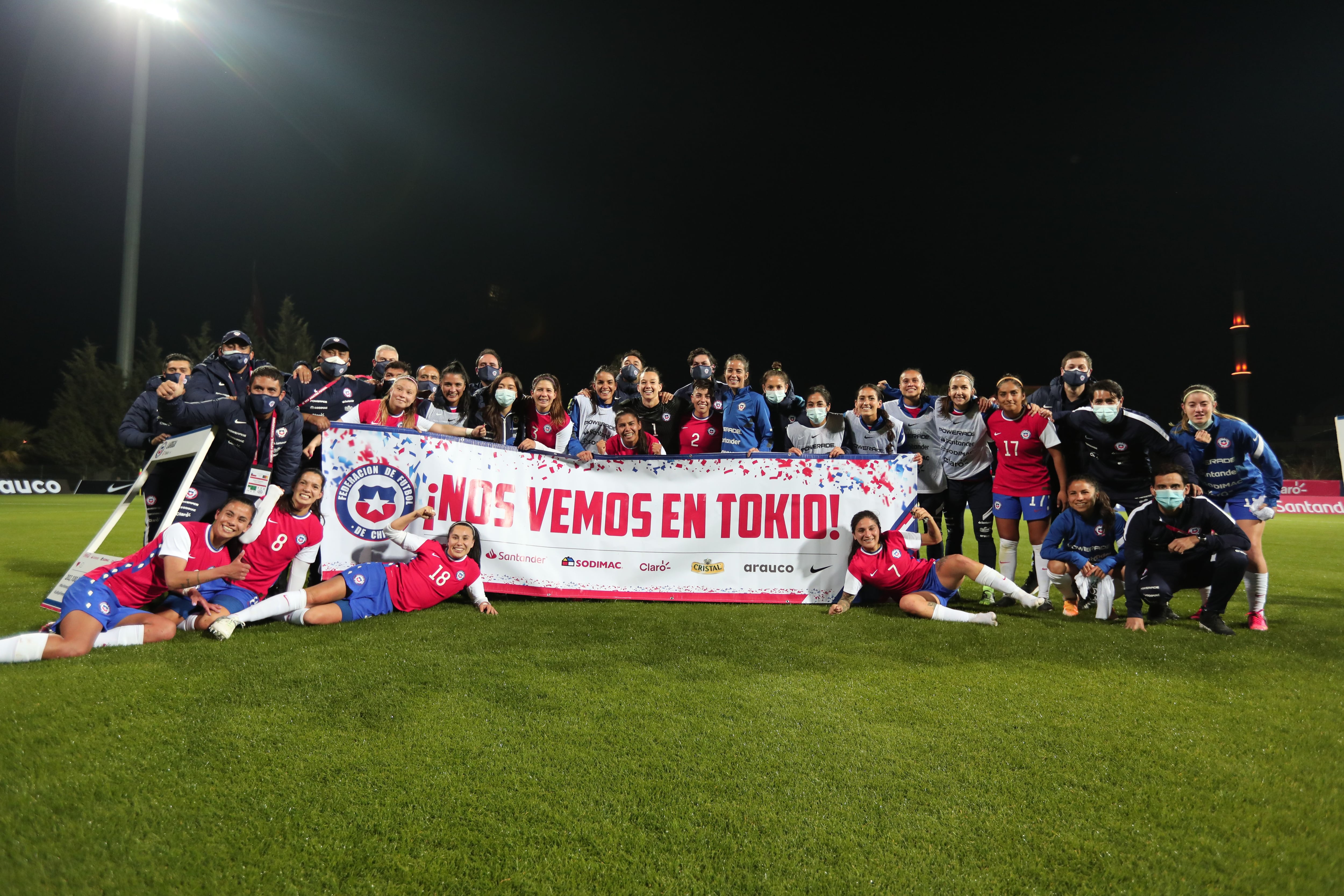 La celebración del plantel chileno en Turquía.