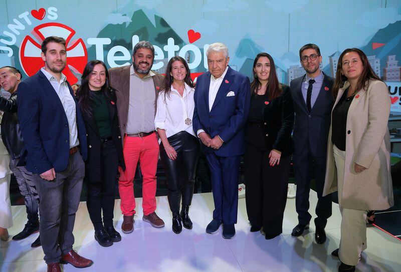 Gustavo Baeza, Catalina Sarno, Efraín Quilen, Vivian Budinich, Mario Kreutzberger, Katherinee Aburto, Benjamín Díaz, Natalia Ramírez.