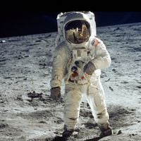 Astronautas de la NASA vestirán trajes especiales de Prada