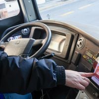 Transportes implementa plan piloto para mejorar seguridad en buses Red: tendrán botón de emergencia y paradas nocturnas