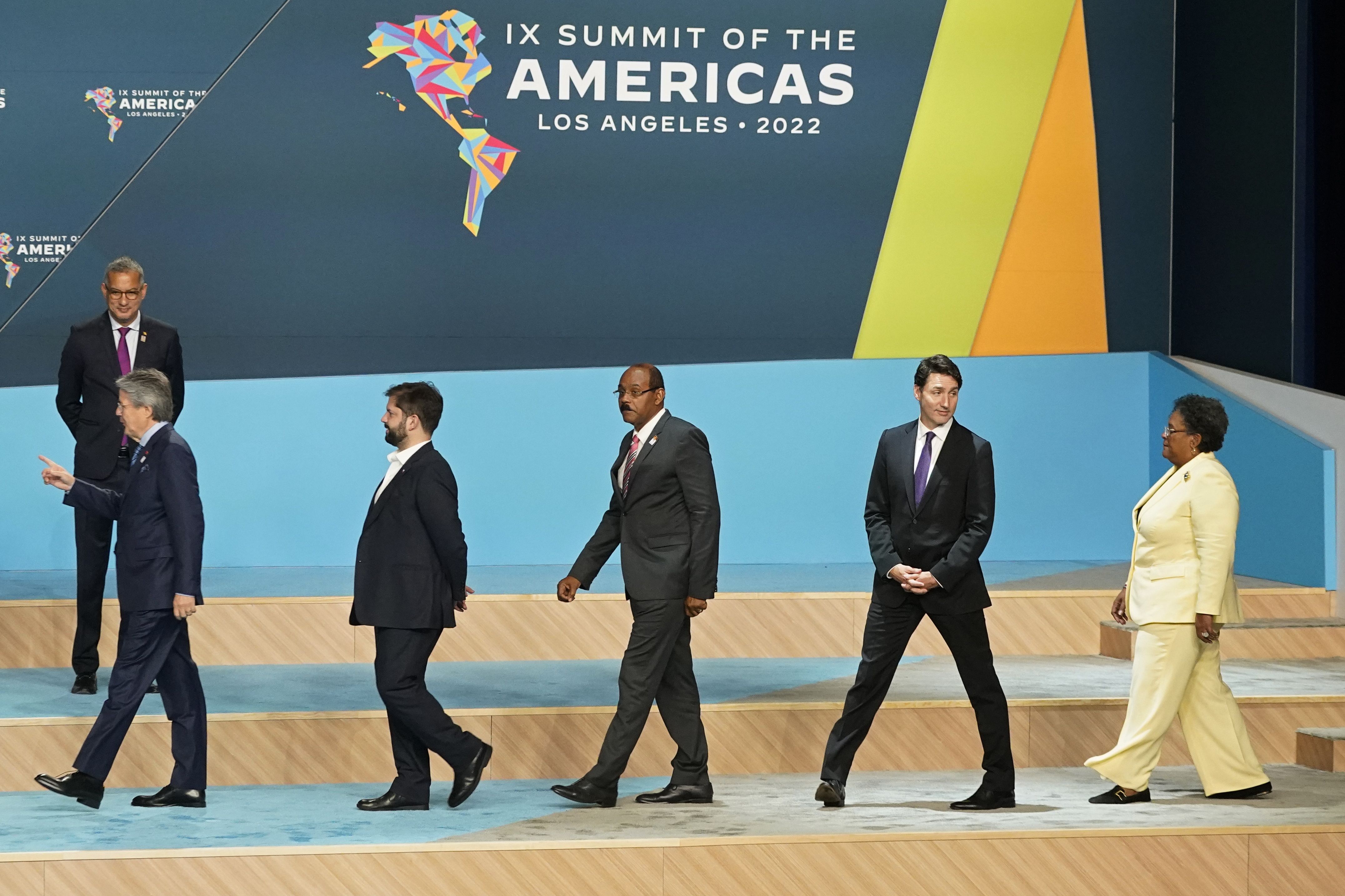 Presidentes de Ecuador, Chile, Antigua y Barbuda, Canadá y Barbados entrando a la Cumbre de las Américas. Foto: AP.