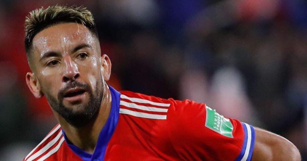 Com Covid, Mauricio Isla, do Flamengo, aparece isolado da mulher