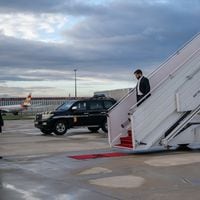 Presidente Gabriel Boric arriba a Francia en cierre de su gira por Europa: sostendrá encuentro con Emmanuel Macron este lunes