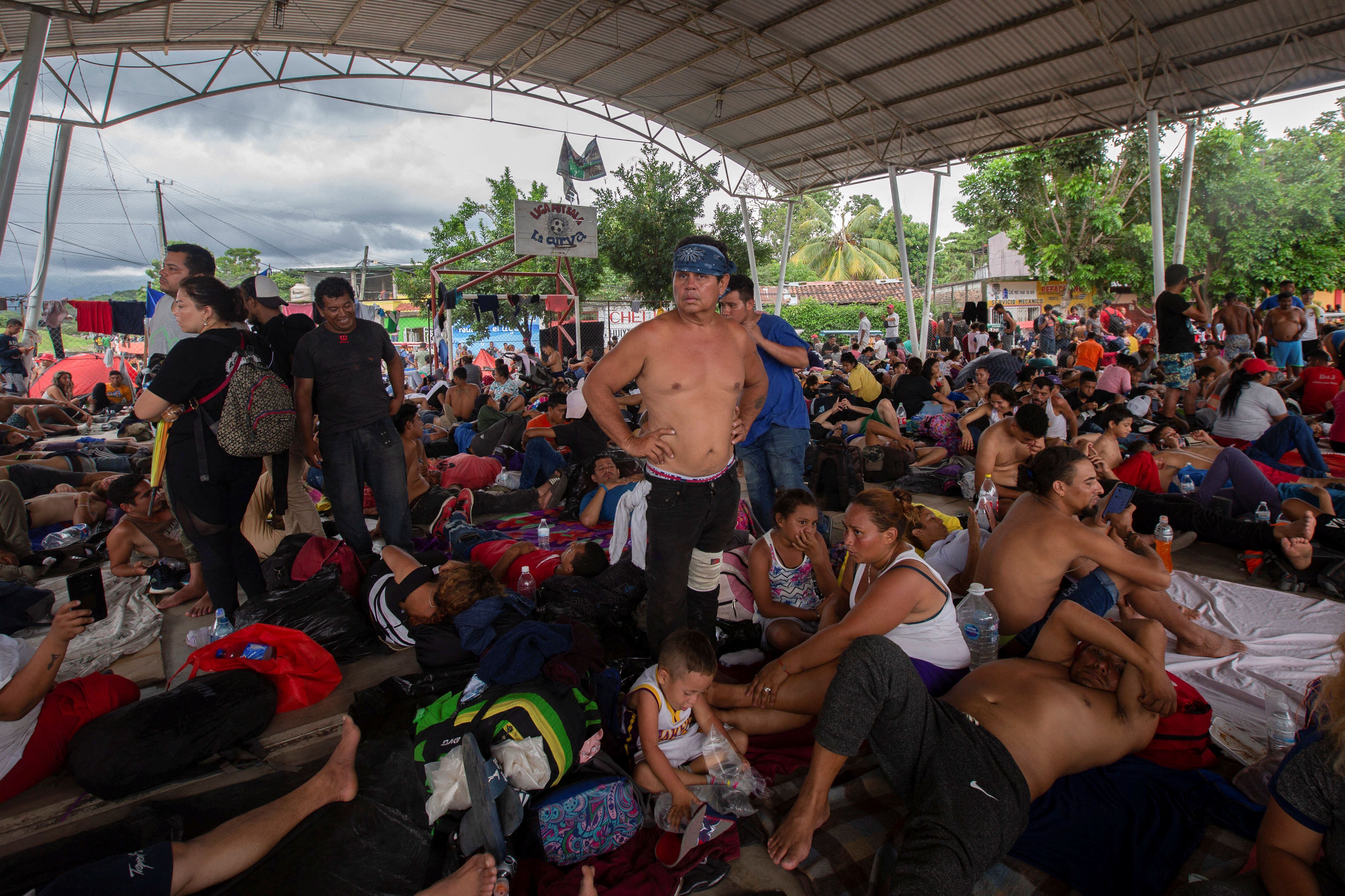 Caravana de miles de migrantes avanza por el sur de M xico hacia