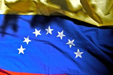Flag_of_Venezuela-1119x629
