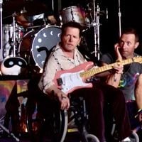 Michael J. Fox reaparece en público y toca junto a Coldplay en Glastonbury