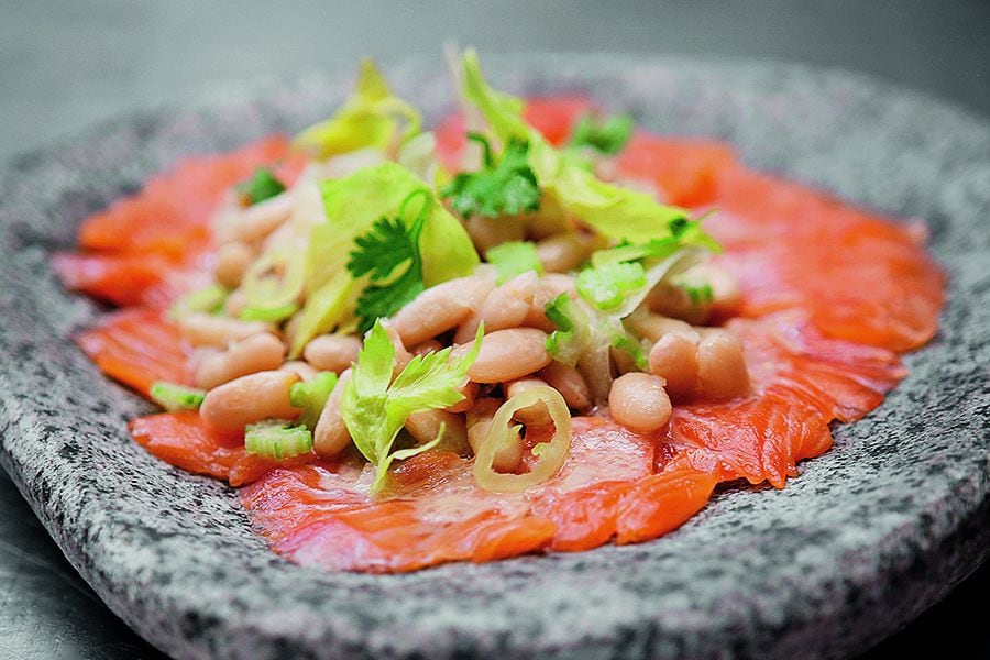 Salmón con ensalada de porotos