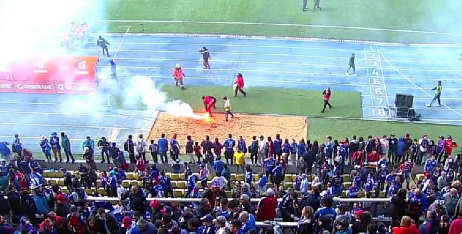 Una imagen de los incidentes en el clásico universitario.