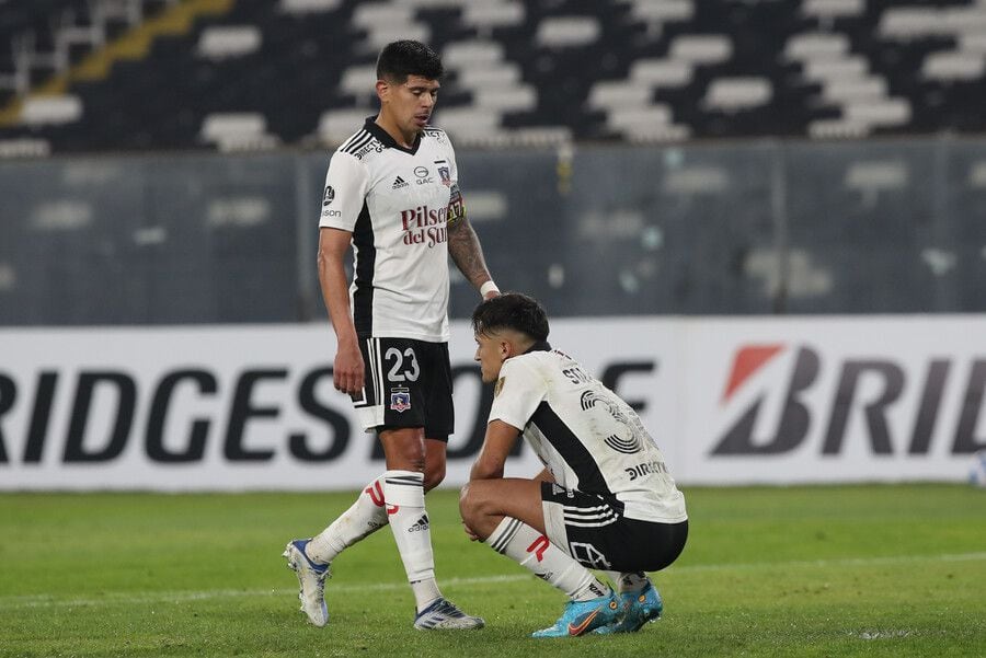 Esteban Pavez junto a Pablo Solari, el día en que Colo Colo fue eliminado en la Copa Libertadores