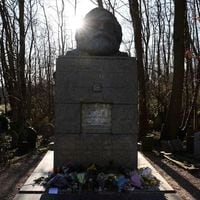 El cementerio londinense de Karl Marx busca resolver su problema de sepulturas