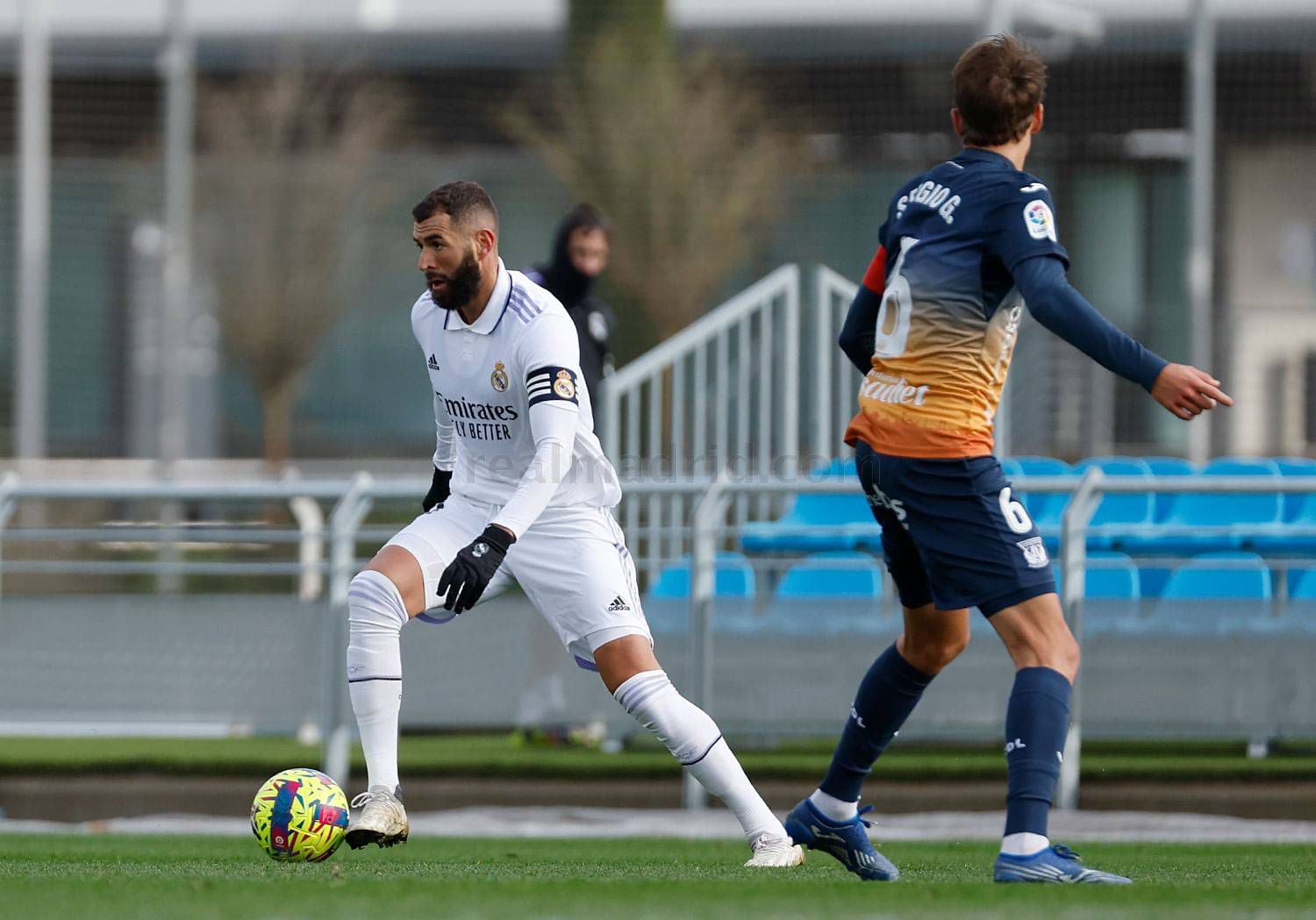 Karim Benzema disputó un partido amistoso con el Real Madrid.