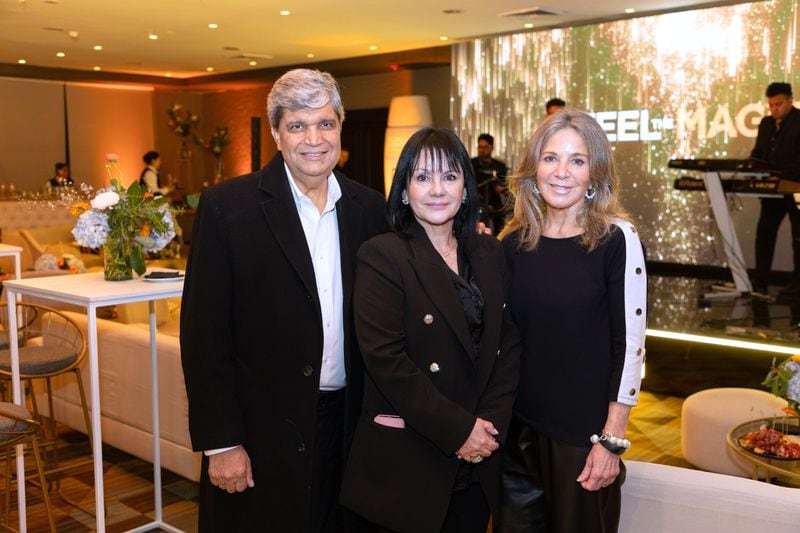 Andrés Cruz, director regional Latinoamérica ISDIN; Graciela Inostroza, visitadora médica ISDIN, y la Dra. Vilma Celle, dermatóloga de Sanasalud Pedro de Valdivia.