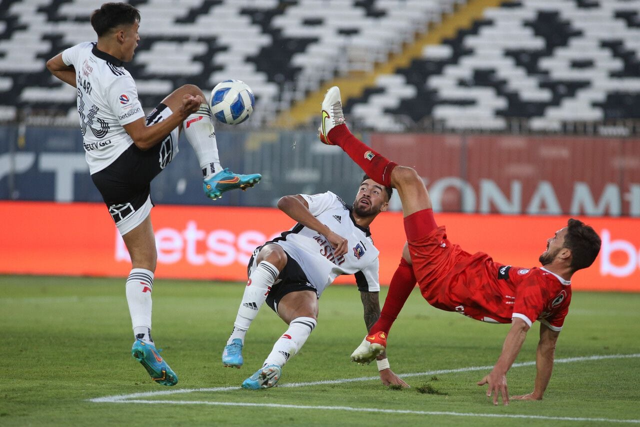 Colo Colo le ganó a La Calera y es líder. FOTO: AGENCIAUNO