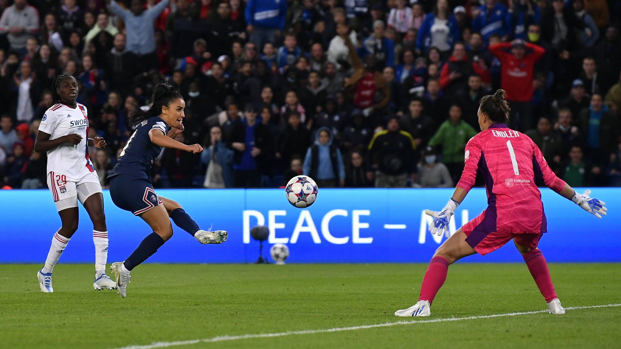 Endler fue clave en el segundo tiempo ante las parisinas. FOTO: PSG