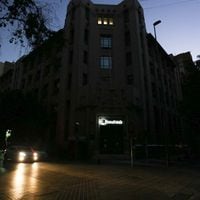 Reportan corte de luz en diversas comunas de la Región Metropolitana: más de 400 mil clientes afectados