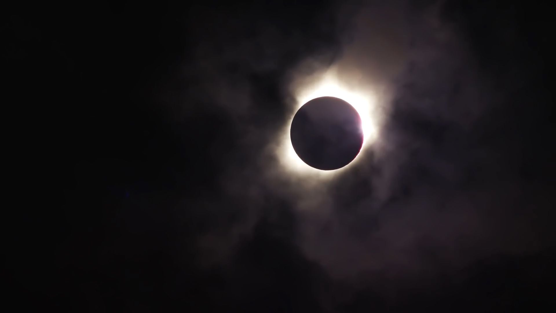 A sólo un mes y medio del próximo gran eclipse solar en Chile, así se prepara el sur del país para el evento