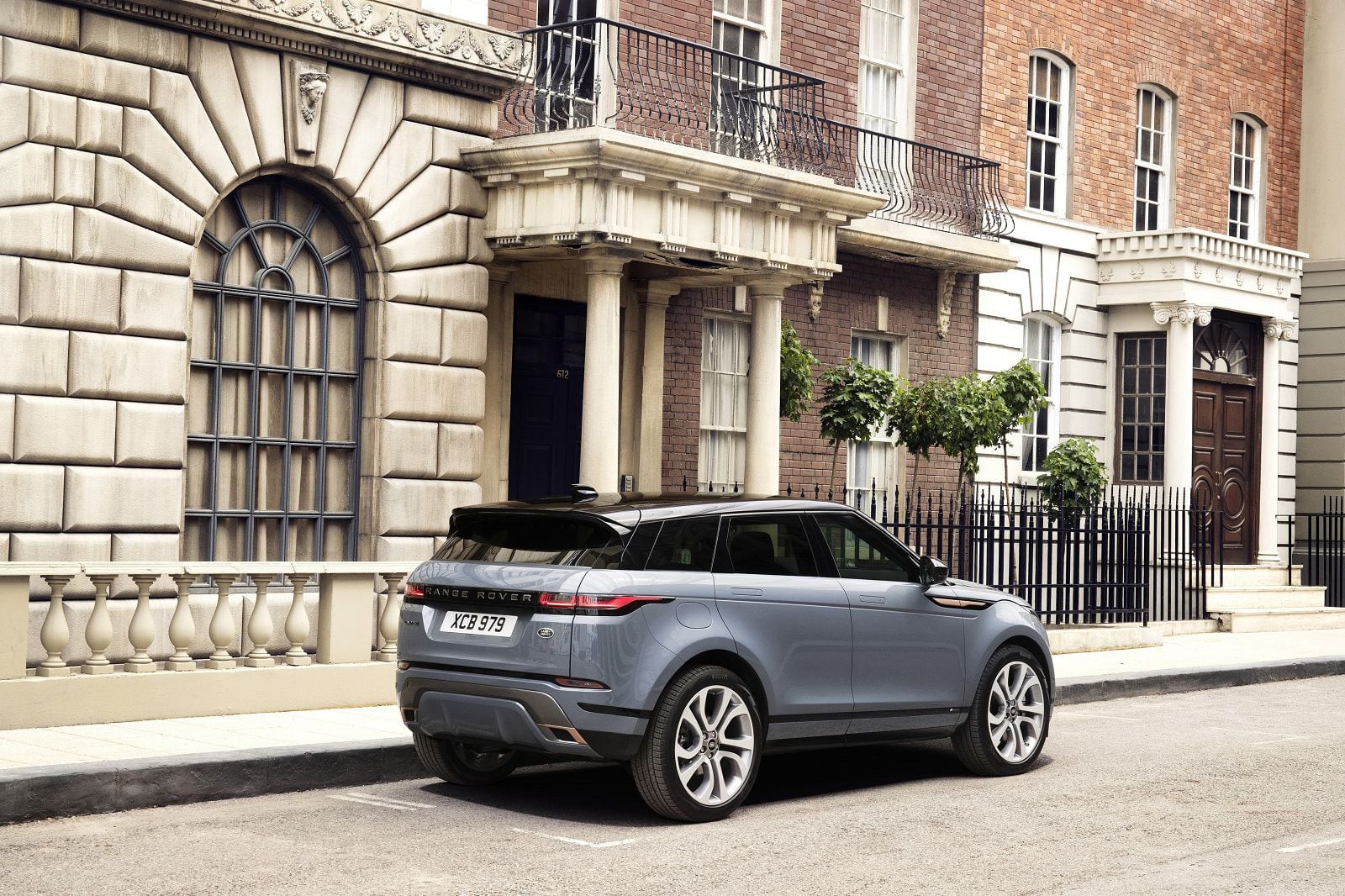 Range-Rover-Evoque-2019-10.jpg