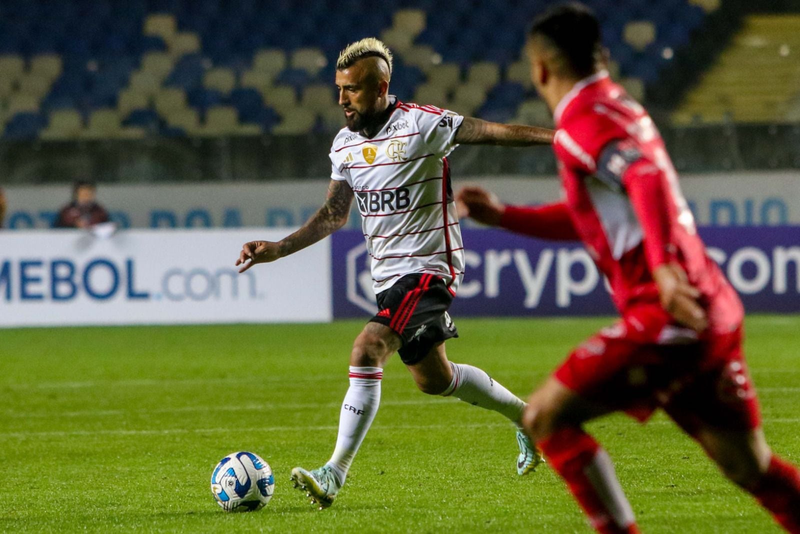 Arturo Vidal, en el duelo entre Ñublense y Flamengo.